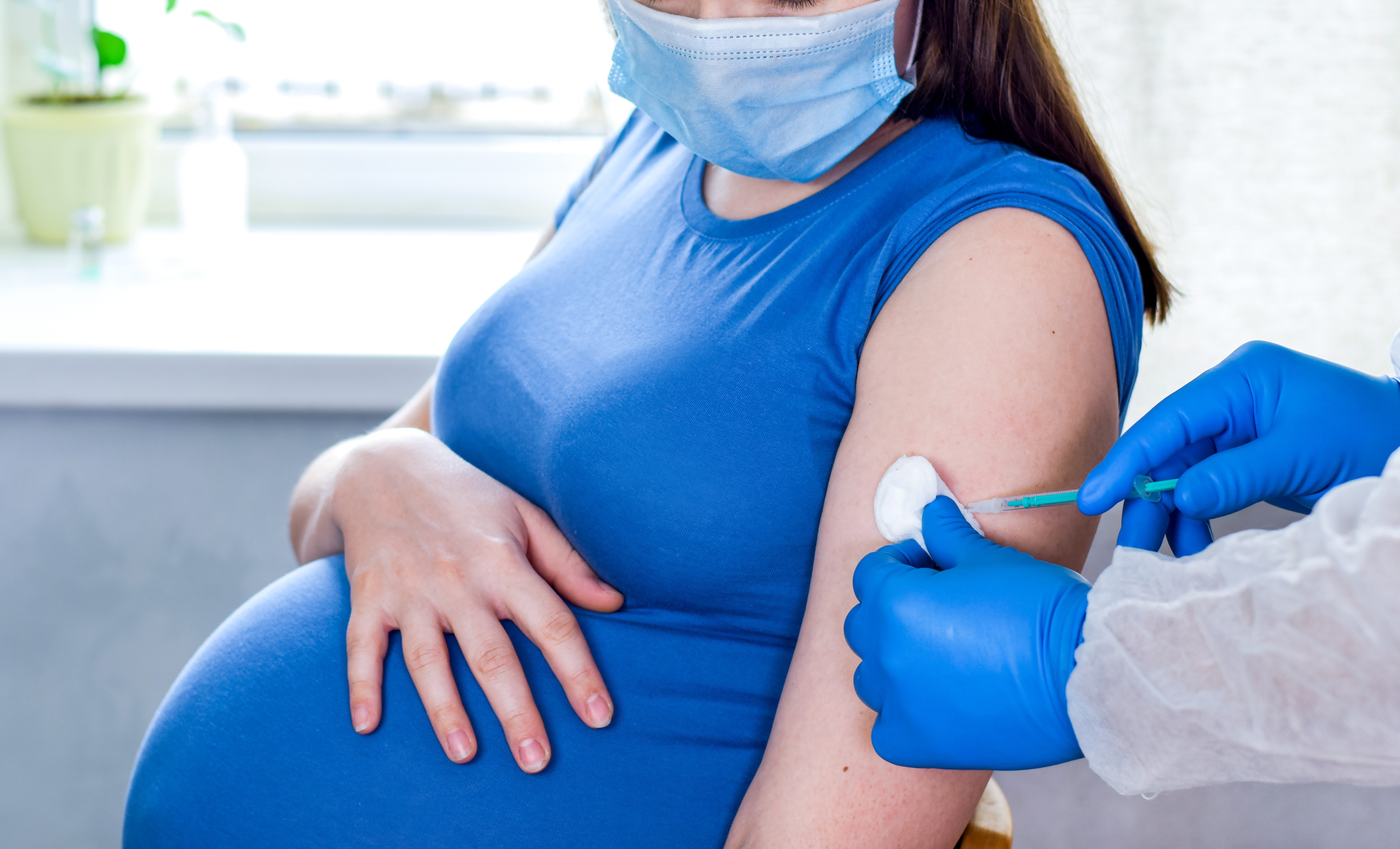 flu saat hamil, bahaya flu bagi ibu hamil, vaksin flu ibu hamil, cara mencegah flu saat hamil, komplikasi flu kehamilan, hamil sehat, imunisasi, Bunda, si Kecil
